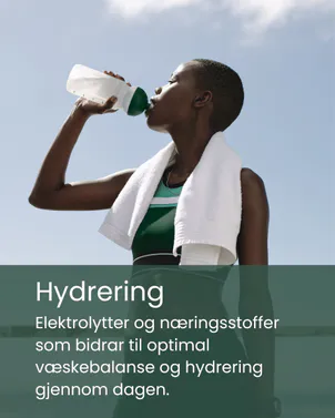 Kvinne som drikker vann